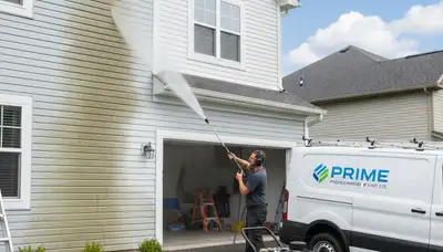 Vinyl siding pressure cleaning in Royal Oak, MI for a clean, stain-free home exterior